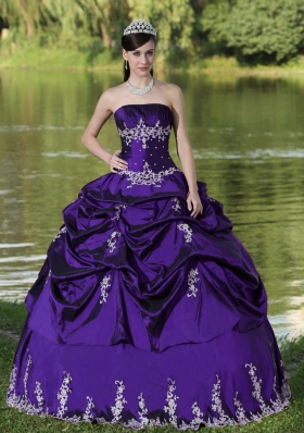 Custom Made Purple Quinceanera Dress for Party Wear With Satin Embroidery Decorate