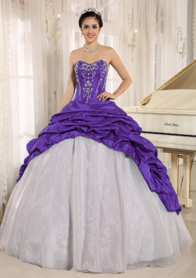 Luxurious Purple and White Sweetheart Quinceanera Gowns Dresses With Embroidery