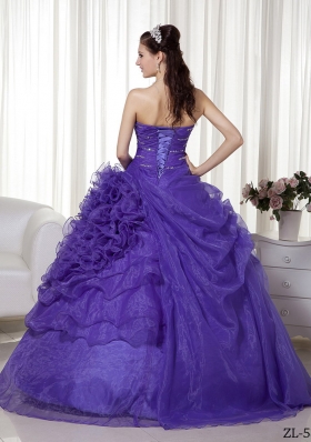 Sweetheart Organza Purple Quinceaneras Dresses with Ruffles and Beading