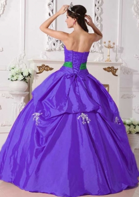 Purple Puffy Strapless Taffeta Sweet 15 Dresses with Beading and Bowknot