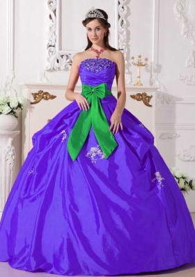 Purple Puffy Strapless Taffeta Sweet 15 Dresses with Beading and Bowknot