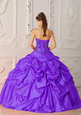 Pretty Purple Ball Gown Pick-ups Quinceanera Dress with Strapless Appliques