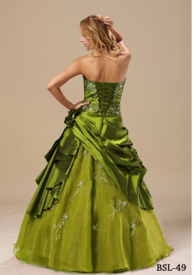 Olive Green Quinceanera Gown Dresses with Hand Made Flowers and Embroidery