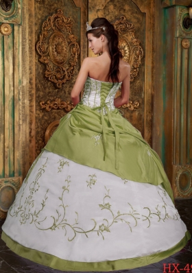 Olive Green Ball Gown Strapless Sweet 16 Dresses with Embroidery