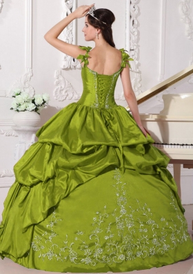 Olive Green Straps Taffeta Quinceanera Gowns with Embroidery