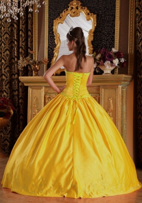 2014 Classical Golden Ball Gown Strapless Embroidery Quinceanera Dress with Bow