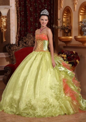 2014 Discount Yellow Green Puffy Strapless Embroidery Quinceanera Dress with Pick-ups