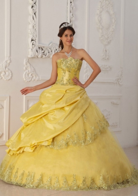 2014 Yellow Princess Sweetheart Beading Quinceanera Dress with Lace