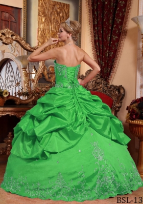 2014 Lovely Green Puffy Sweetheart Embroidery with Beading Quinceanera Dress