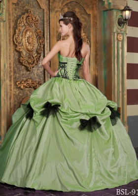 Discount Yellow Green Puffy Strapless Appliques  for 2014 Quinceanera Dress with Bow