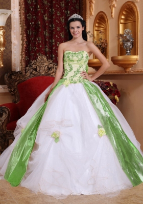 Affordable White Puffy Strapless with Beading and Appliques for 2014 Quinceanera Dress