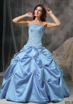 Modest Puffy Strapless Beading Sweet 15 Dresses with Appliques