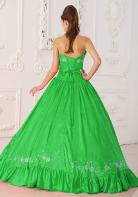 Princess Sweetheart with Embroidery and Beading Decorate for 2014 Green Quinceanera Dress