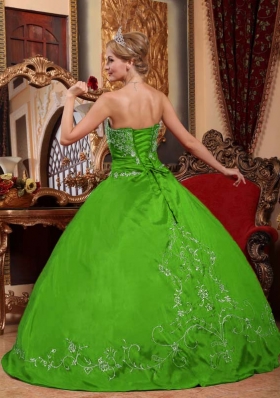 2014 Modest Green Puffy Strapless Embroidery Quinceanera Dress with Beading