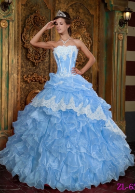 2014 Pretty Puffy Strapless Lace Appliques Quinceanera Dresses with Ruffles