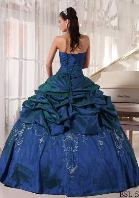 2014 Puffy Embroidery With Beading Quinceanera Gowns with Strapless