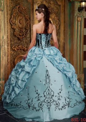 2014 Puffy Strapless Embroidery Quinceanera Dresses with Pick-ups