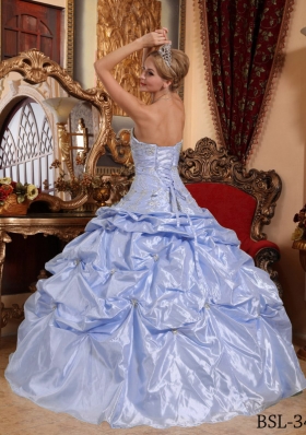 2014 Puffy Sweetheart Embroidery and Beading Quinceanera Dresses with Pick-ups