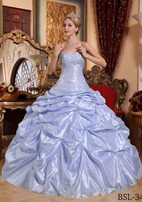 2014 Puffy Sweetheart Embroidery and Beading Quinceanera Dresses with Pick-ups