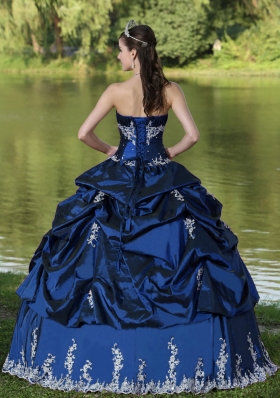 2014Custom Made Quinceanera Dresses for Party Wear With Embroidery Decorate