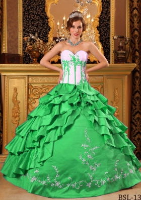 2014 Green Puffy Sweetheart Embroidery Quinceanera Dress with Layers