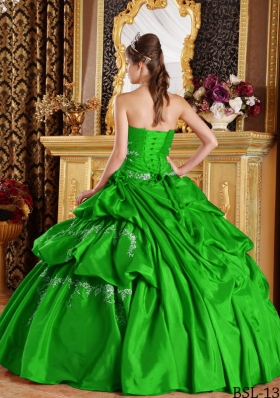 2014 Sweet Green Puffy Strapless Appliques Quinceanera Dress with Pick-ups