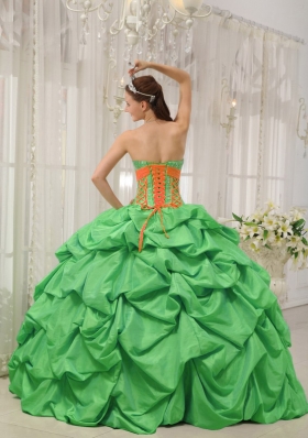 Brand New Puffy Sweetheart for 2014 Green Quinceanera Dress with Pick-ups and Beading