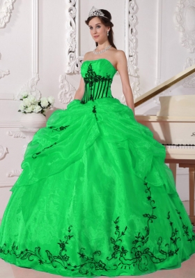 Elegant Puffy for 2014 Green Quinceanera Dress with Appliques