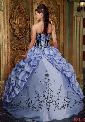 2014 Lilac puffy Strapless Embroidery Quinceanera Dresses with Pick-ups