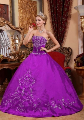 Exclusive Strapless Satin Embroidery Quinceanera Dress for Sweet 16