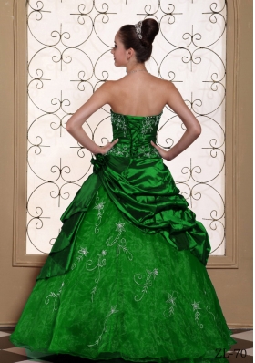 Modest Embroidery Quinceanera Dresses For 2014 Strapless