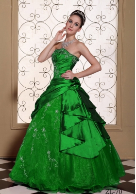 Modest Embroidery Quinceanera Dresses For 2014 Strapless