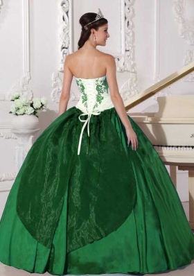 2014 Afforable Ball Gown Sweetheart Quinceanera Dresse with  Embroidery