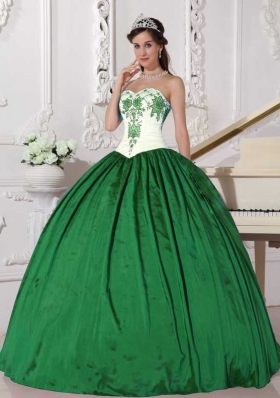 2014 Afforable Ball Gown Sweetheart Quinceanera Dresse with  Embroidery