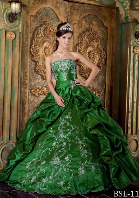 2014 Ball Gown Strapless Spring Quinceanera Dresses with Embroidery