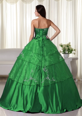 Green Ball Gown Strapless Organza Quinceanera Dress with  Embroidery