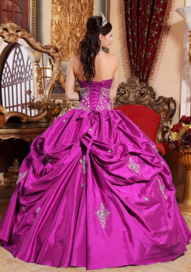 Strapless Taffeta Appliques Decorate Quinceanera Dress for Girls