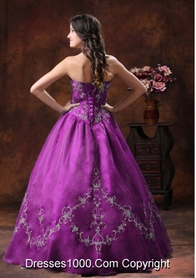 A-line Halter Top Organza Sweet 16 Dresses With Embroidery Decorate