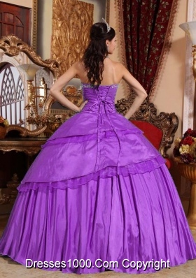 Sweetheart Taffeta Appliques Decorate Quinceanera Dress in Full Length