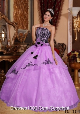 Strapless Organza Black Embroidery and Lilac Dresses For a Quinceanera