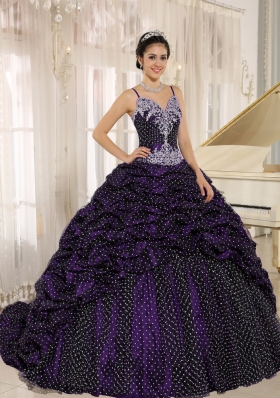 Special Fabric Pick-ups Spagetti Straps Appliques Decorate Quinceanera Gowns
