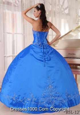 2014 Sleevless Quinceanera Dress in Teal Halter-top Puffy with Appliques