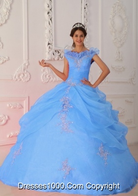 2014 Sleevless Blue Puffy V-neck Appliques Quinceanera Dress with Beading