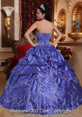 2014 Beautiful Purple Puffy Strapless Embroidery Quinceanera Dress with Beading