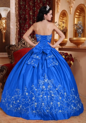 2014 Blue Puffy Strapless Embroidery Quinceanera Dress with Bow