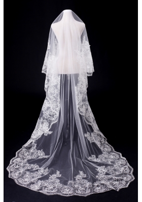 Classic One-Tier Lace Appliques Edge Wedding Veil