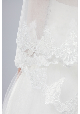 Eelgant One-Tier Angle Cut Bridal Veils with Lace Edge