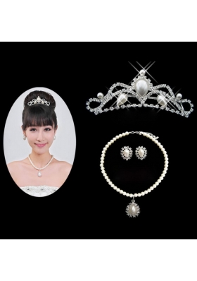 Gorgeous Alloy With Rhinestone Ladies' Necklace and Tiara