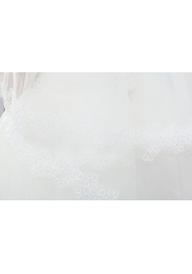 One-Tier Angle Cut Wedding Veils with Lace Appliques Edge