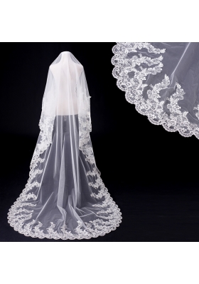 Romantic Lave Edge White Two-Tier Fingertip Bridal Veils